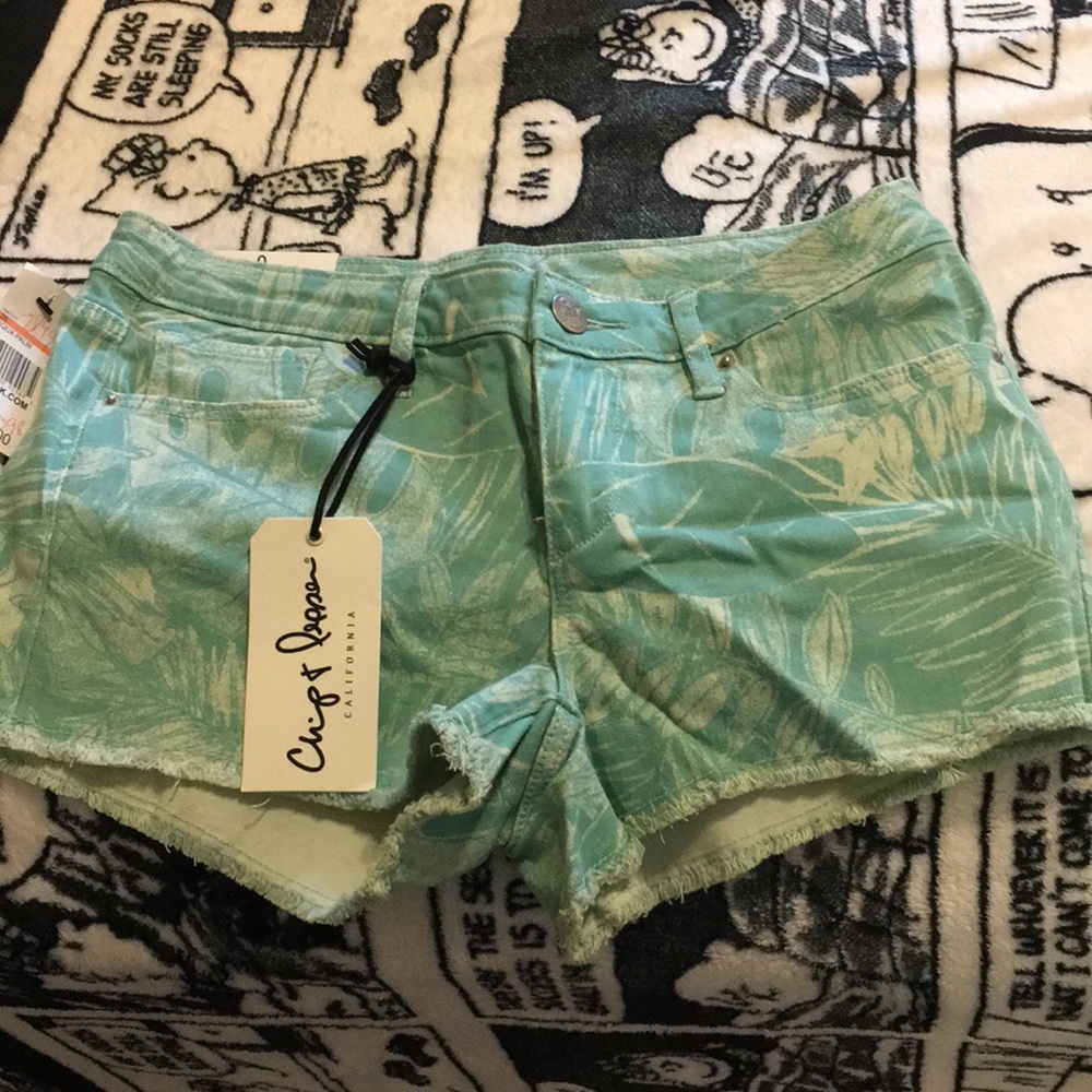 NWT Palm Leaf Cut Off Jean Shorts